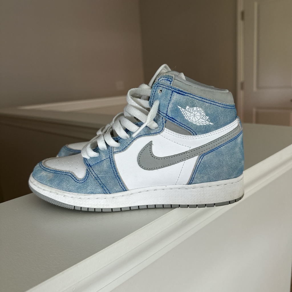 Air Jordan 1 Retro “Hyper Royal”
